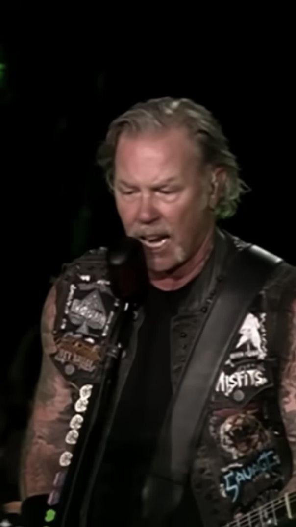 Crowd didn’t let James Hetfield sing “Master Of Puppets” #shorts #metallica