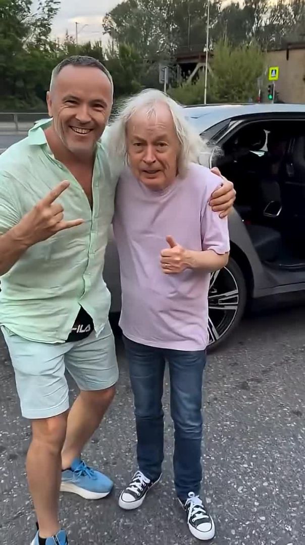 AC_DC s Angus Young taking pictures with fans in Warsaw 🇵🇱 #acdc #angusyoung_720p